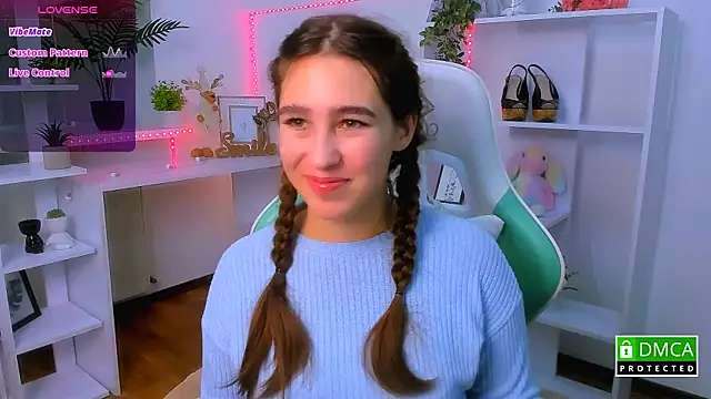  Eliizabeth  online show from 11/21/25, 10:30