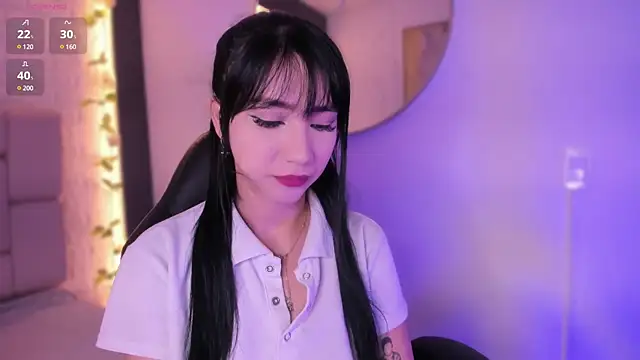 Snapshot of emma_woods_ chatting on 12/19/24, 12:23 emma woods online show from 12/19/24, 12:23