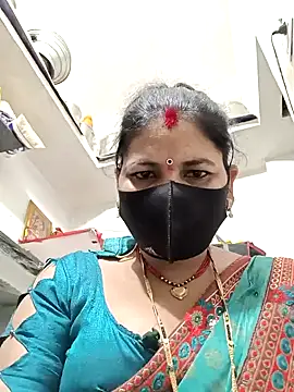 Snapshot of Riyaa-Devi chatting on 02/08/25, 05:39 Riyaa-Devi online show from 02/08/25, 05:39