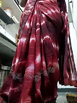 Snapshot of Riyaa-Devi chatting on 02/10/25, 06:13 Riyaa-Devi online show from 02/10/25, 06:13