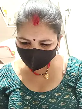 Snapshot of Riyaa-Devi chatting on 02/13/25, 05:33 Riyaa-Devi online show from 02/13/25, 05:33