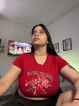 tati reyess online show from 03/30/26, 01:01