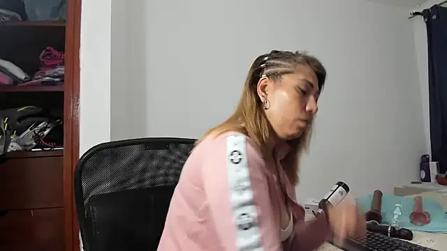 Snapshot of Chloemiller89 chatting on 03/14/25, 08:06 Chloemiller89 online show from 03/14/25, 08:06