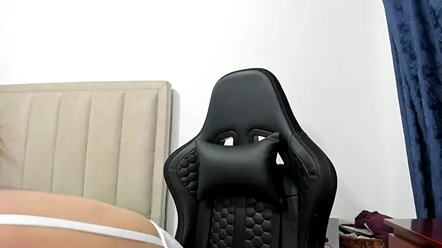 Snapshot of Chloemiller89 chatting on 09/13/25, 12:21 Chloemiller89 online show from 09/13/25, 12:21