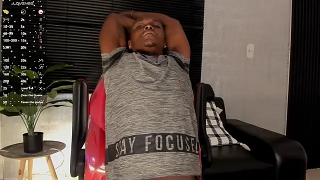 Snapshot of DannSmmith chatting on 02/19/26, 04:52 DannSmmith online show from 02/19/26, 04:52