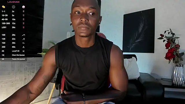 Snapshot of DannSmmith chatting on 02/24/26, 04:32 DannSmmith online show from 02/24/26, 04:32