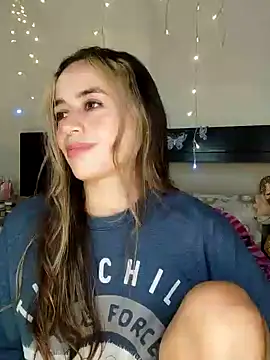 Snapshot of Natalia_Suarez chatting on 12/30/24, 03:47 Natalia Suarez online show from 12/30/24, 03:47