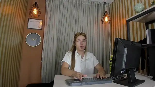 Snapshot of Natalia_Suarez chatting on 07/01/26, 12:34 Natalia Suarez online show from 07/01/26, 12:34