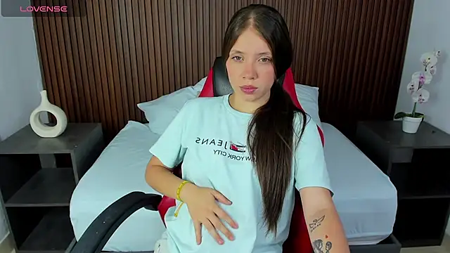 nataly rodri online show from 02/13/25, 07:10