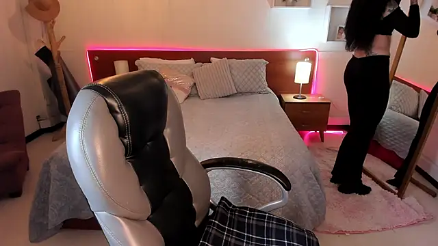 Kristen Garner online show from 12/05/25, 07:54