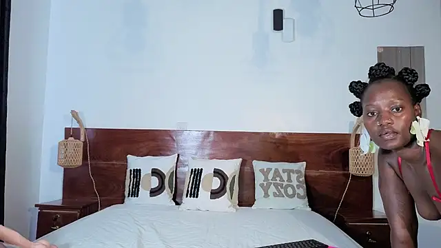 Elegant Ebony online show from 02/15/26, 08:35