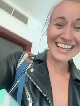 Snapshot of Dina-Light chatting on 02/20/25, 02:35 Dina-Light online show from 02/20/25, 02:35