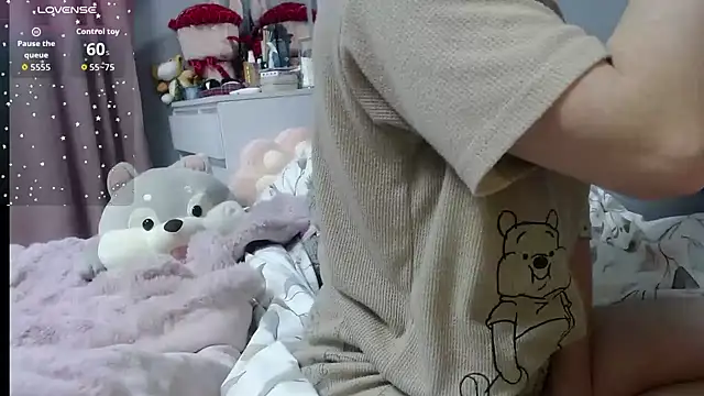 Snapshot of Viktoriiya_bald chatting on 02/11/26, 01:10 Viktoriiya bald online show from 02/11/26, 01:10