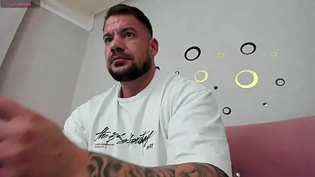 Snapshot of musclemonster31 chatting on 02/03/25, 10:00 musclemonster31 online show from 02/03/25, 10:00