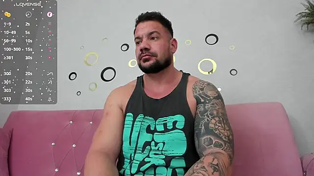 Snapshot of musclemonster31 chatting on 02/04/25, 11:16 musclemonster31 online show from 02/04/25, 11:16
