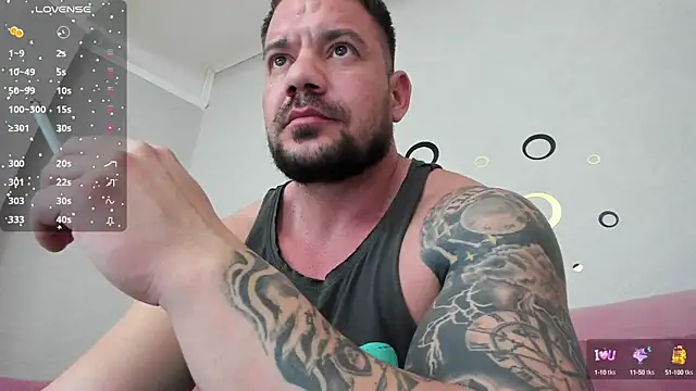 Snapshot of musclemonster31 chatting on 02/06/25, 01:16 musclemonster31 online show from 02/06/25, 01:16