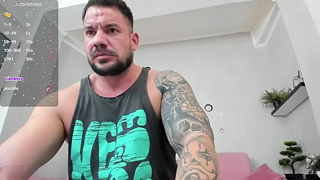 Snapshot of musclemonster31 chatting on 02/06/25, 11:04 musclemonster31 online show from 02/06/25, 11:04