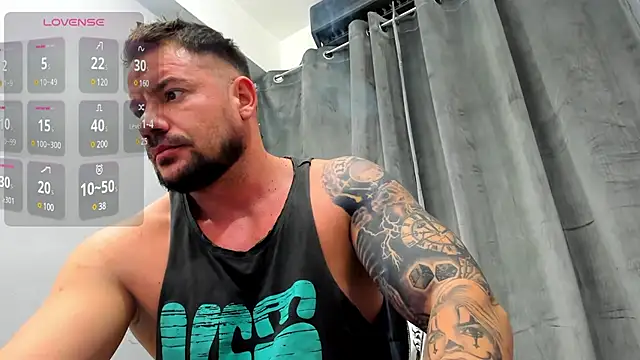 Snapshot of musclemonster31 chatting on 02/11/25, 05:47 musclemonster31 online show from 02/11/25, 05:47