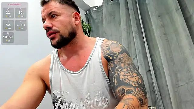 Snapshot of musclemonster31 chatting on 02/12/25, 05:37 musclemonster31 online show from 02/12/25, 05:37