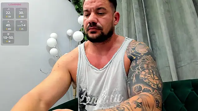 Snapshot of musclemonster31 chatting on 02/14/25, 10:25 musclemonster31 online show from 02/14/25, 10:25