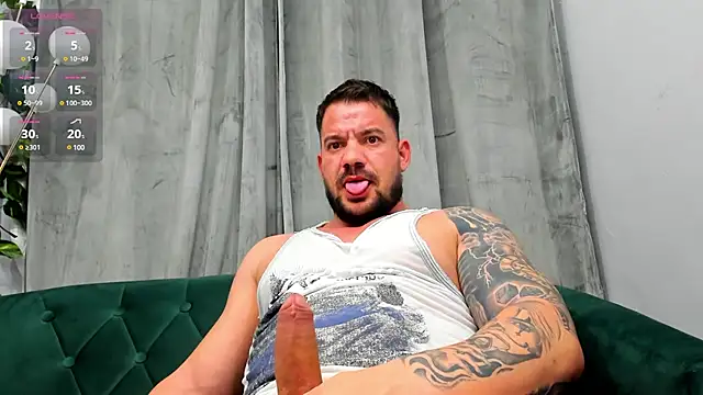 Snapshot of musclemonster31 chatting on 02/15/25, 01:31 musclemonster31 online show from 02/15/25, 01:31