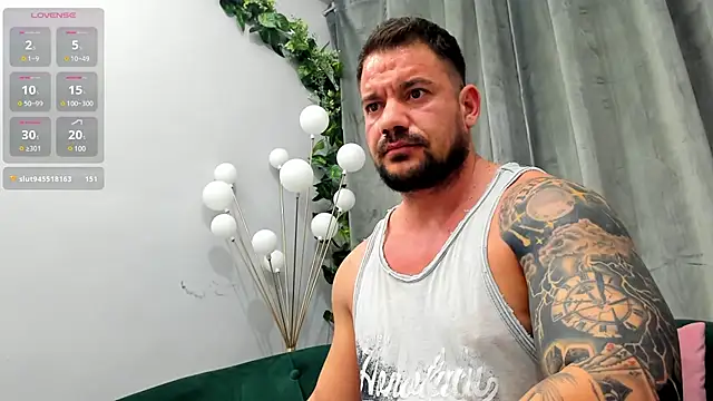 Snapshot of musclemonster31 chatting on 02/15/25, 07:38 musclemonster31 online show from 02/15/25, 07:38