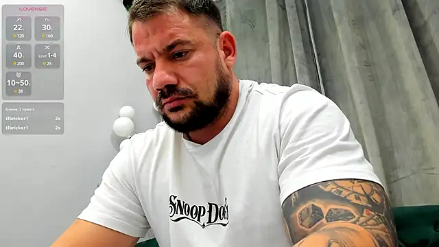 Snapshot of musclemonster31 chatting on 02/15/25, 10:44 musclemonster31 online show from 02/15/25, 10:44