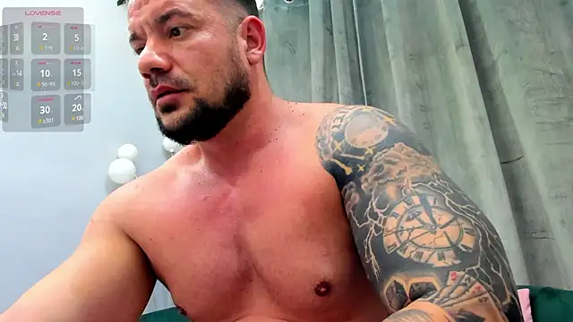 Snapshot of musclemonster31 chatting on 02/16/25, 11:48 musclemonster31 online show from 02/16/25, 11:48