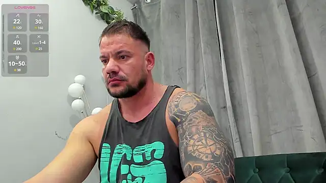 Snapshot of musclemonster31 chatting on 02/21/25, 05:35 musclemonster31 online show from 02/21/25, 05:35