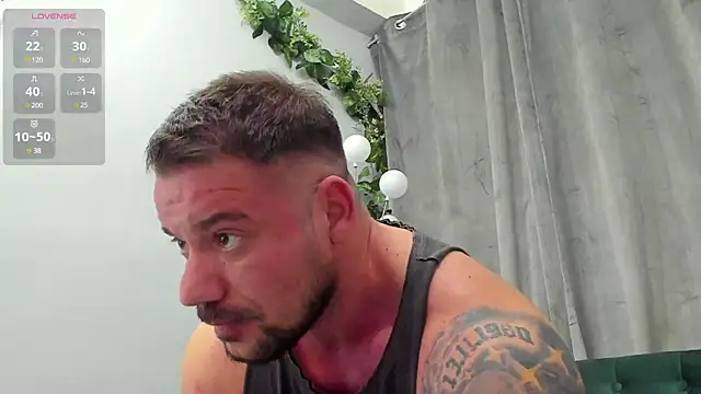 Snapshot of musclemonster31 chatting on 02/23/25, 05:23 musclemonster31 online show from 02/23/25, 05:23