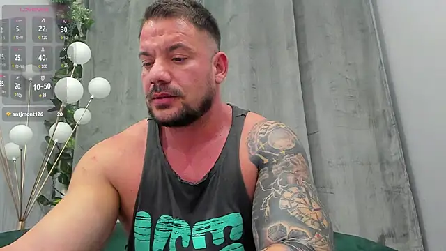 Snapshot of musclemonster31 chatting on 02/23/25, 08:28 musclemonster31 online show from 02/23/25, 08:28