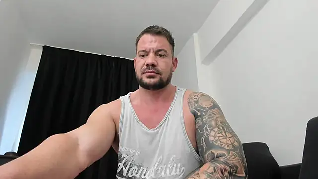 Snapshot of musclemonster31 chatting on 03/01/25, 11:50 musclemonster31 online show from 03/01/25, 11:50