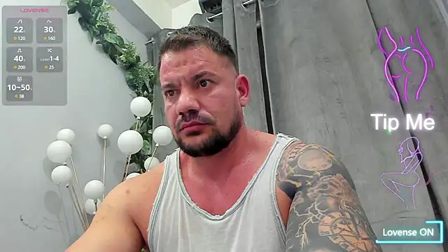 Snapshot of musclemonster31 chatting on 03/05/25, 10:21 musclemonster31 online show from 03/05/25, 10:21
