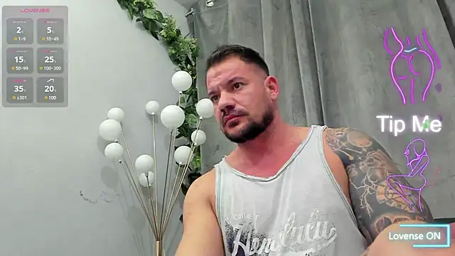 Snapshot of musclemonster31 chatting on 03/08/25, 06:10 musclemonster31 online show from 03/08/25, 06:10