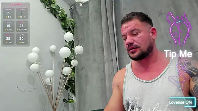 Snapshot of musclemonster31 chatting on 03/09/25, 10:52 musclemonster31 online show from 03/09/25, 10:52