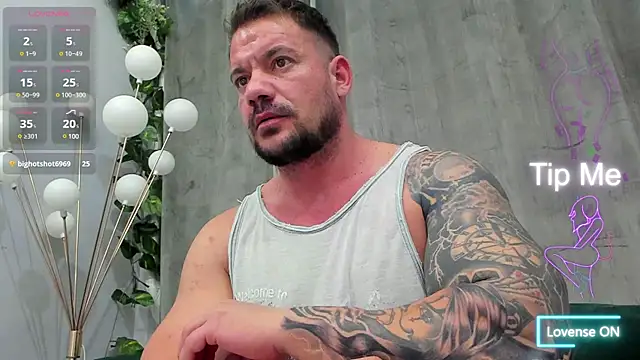 Snapshot of musclemonster31 chatting on 03/11/25, 01:16 musclemonster31 online show from 03/11/25, 01:16