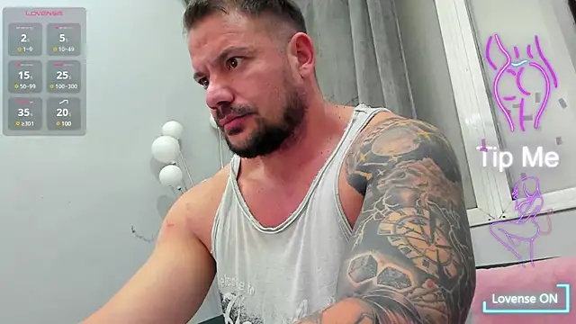 Snapshot of musclemonster31 chatting on 03/11/25, 11:48 musclemonster31 online show from 03/11/25, 11:48