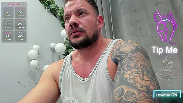 Snapshot of musclemonster31 chatting on 03/13/25, 01:54 musclemonster31 online show from 03/13/25, 01:54