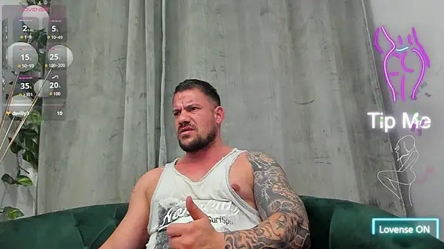 Snapshot of musclemonster31 chatting on 03/13/25, 05:00 musclemonster31 online show from 03/13/25, 05:00
