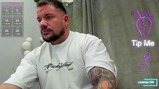 Snapshot of musclemonster31 chatting on 03/21/25, 05:00 musclemonster31 online show from 03/21/25, 05:00