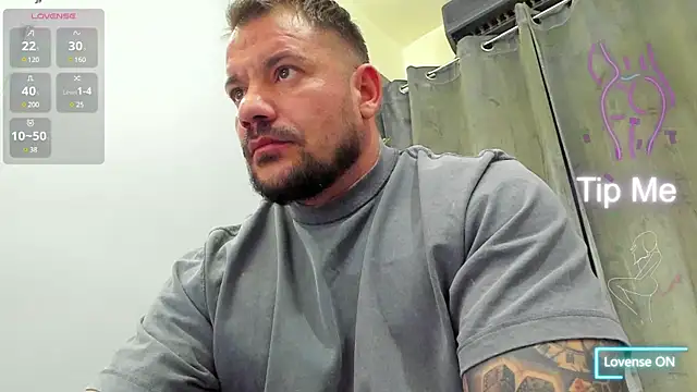 Snapshot of musclemonster31 chatting on 03/22/25, 04:56 musclemonster31 online show from 03/22/25, 04:56