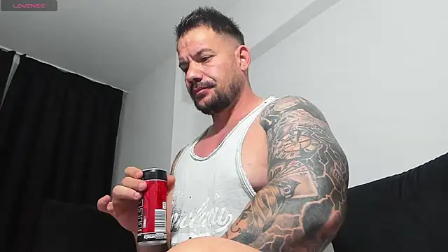 Snapshot of musclemonster31 chatting on 09/10/25, 08:09 musclemonster31 online show from 09/10/25, 08:09
