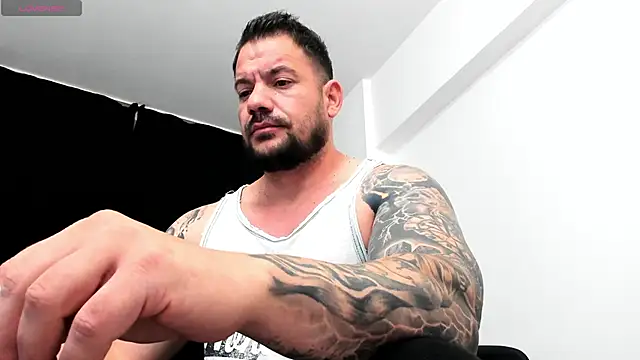 Snapshot of musclemonster31 chatting on 10/02/25, 03:57 musclemonster31 online show from 10/02/25, 03:57