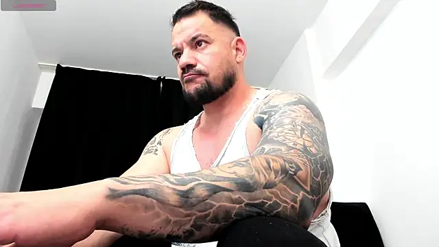 Snapshot of musclemonster31 chatting on 10/04/25, 08:07 musclemonster31 online show from 10/04/25, 08:07
