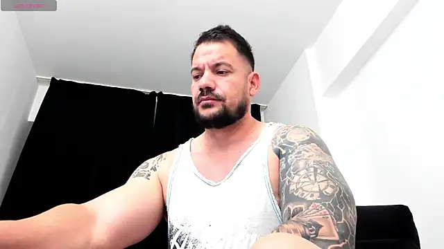 Snapshot of musclemonster31 chatting on 10/07/25, 10:40 musclemonster31 online show from 10/07/25, 10:40