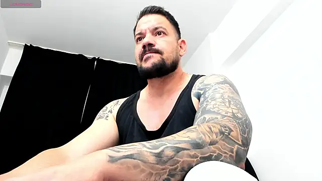 Snapshot of musclemonster31 chatting on 10/13/25, 06:57 musclemonster31 online show from 10/13/25, 06:57