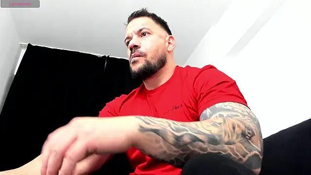 Snapshot of musclemonster31 chatting on 10/15/25, 11:54 musclemonster31 online show from 10/15/25, 11:54