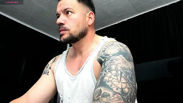 Snapshot of musclemonster31 chatting on 10/21/25, 11:55 musclemonster31 online show from 10/21/25, 11:55