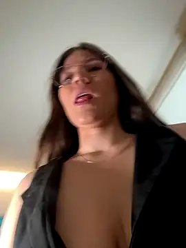 AmelieLaurent  online show from 11/11/25, 08:53