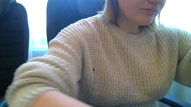 Snapshot of EndlessLustX chatting on 12/17/24, 06:45 EndlessLustX online show from 12/17/24, 06:45